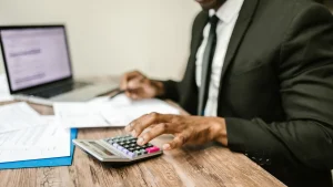 Guía empresarial de factura profesional con retención IRPF: contabilidad, facturación y gestión de pymes